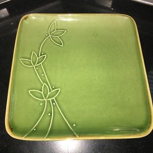 Style Eyes Retro Embossed Green Dinner Plate